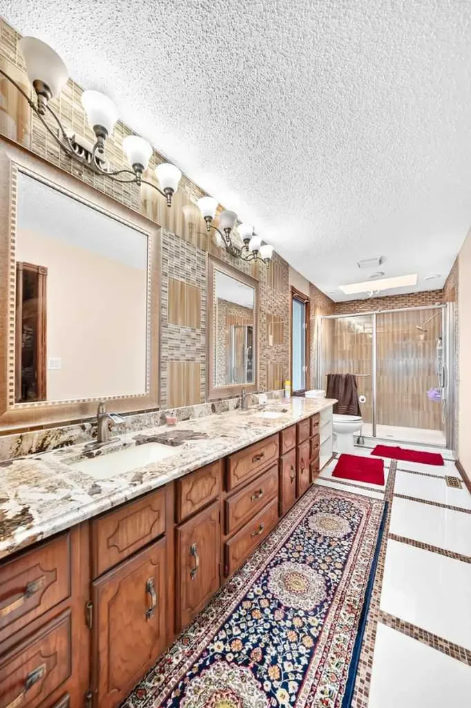 204 Deer Ridge Way SE Calgary AB T2J 5Y6