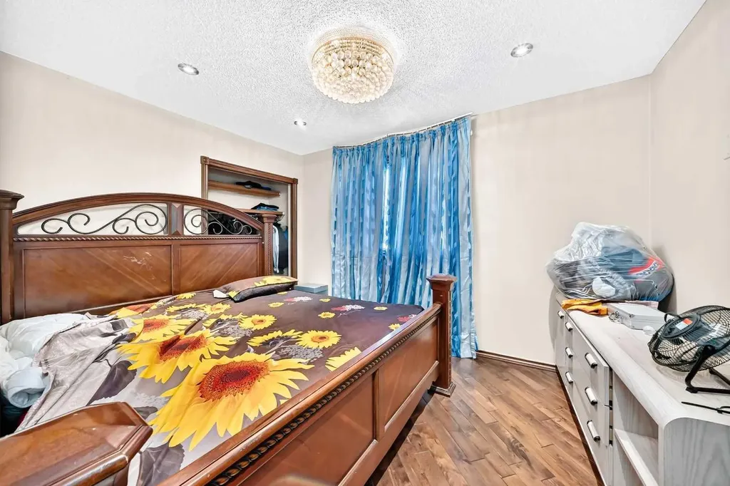204 Deer Ridge Way SE Calgary AB T2J 5Y6