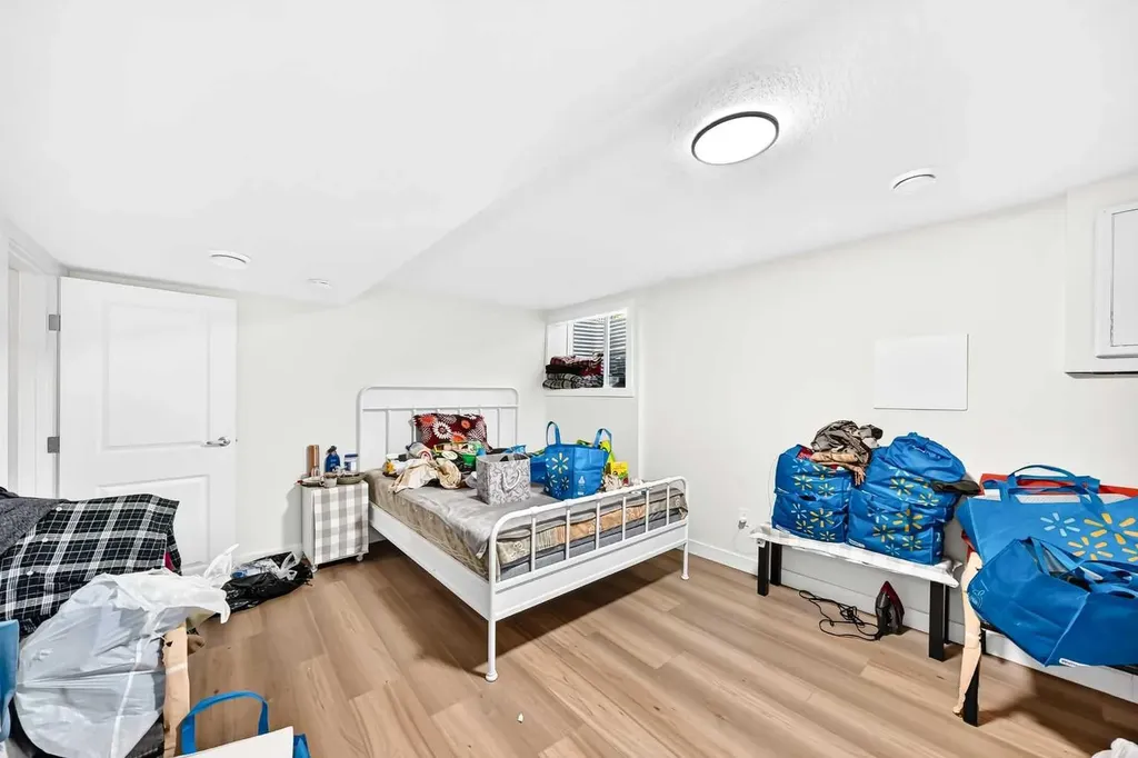 204 Deer Ridge Way SE Calgary AB T2J 5Y6