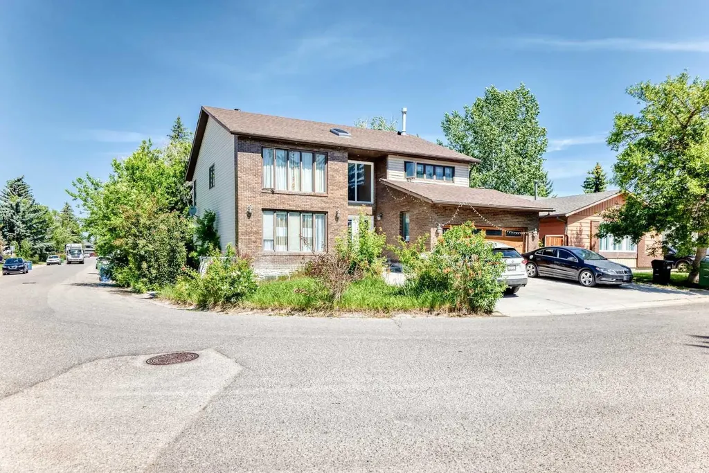 204 Deer Ridge Way SE Calgary AB T2J 5Y6