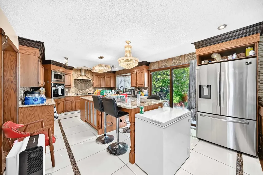 204 Deer Ridge Way SE Calgary AB T2J 5Y6