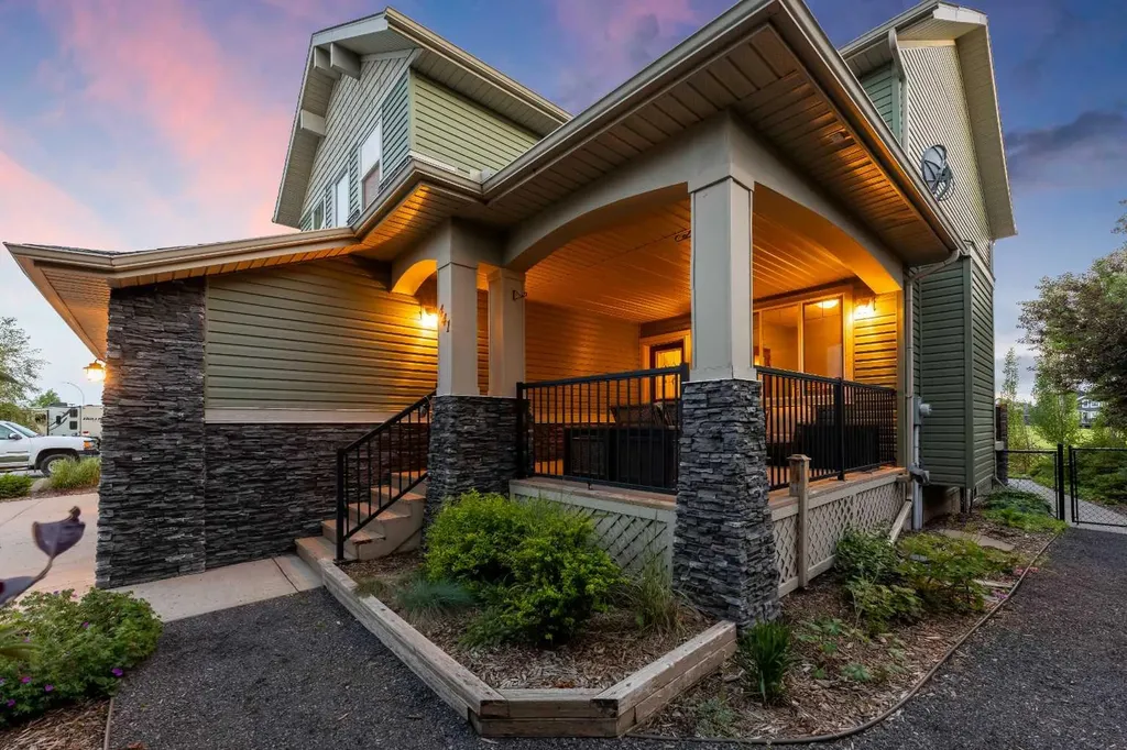 441 Boulder Creek Way SE Langdon AB T0J 1X3