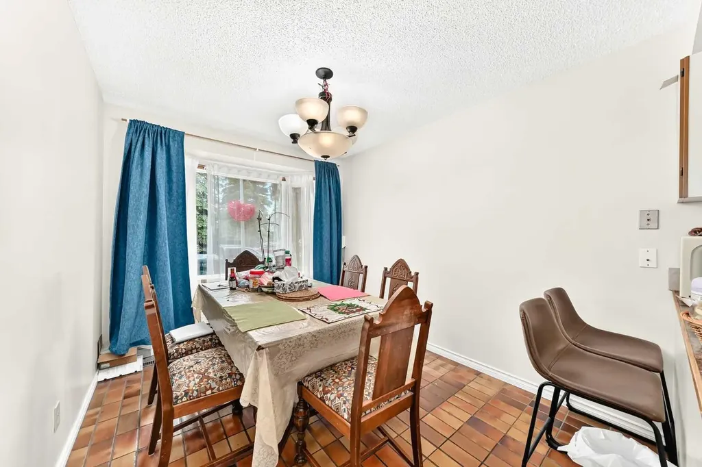 454 20 Avenue NW Calgary AB T2M 1C4