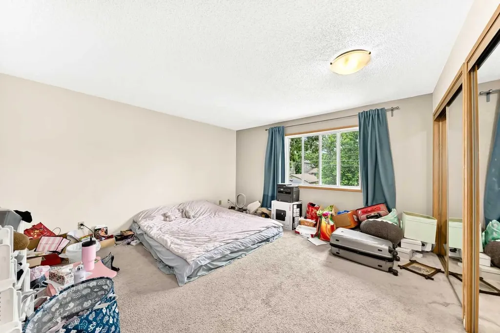 454 20 Avenue NW Calgary AB T2M 1C4