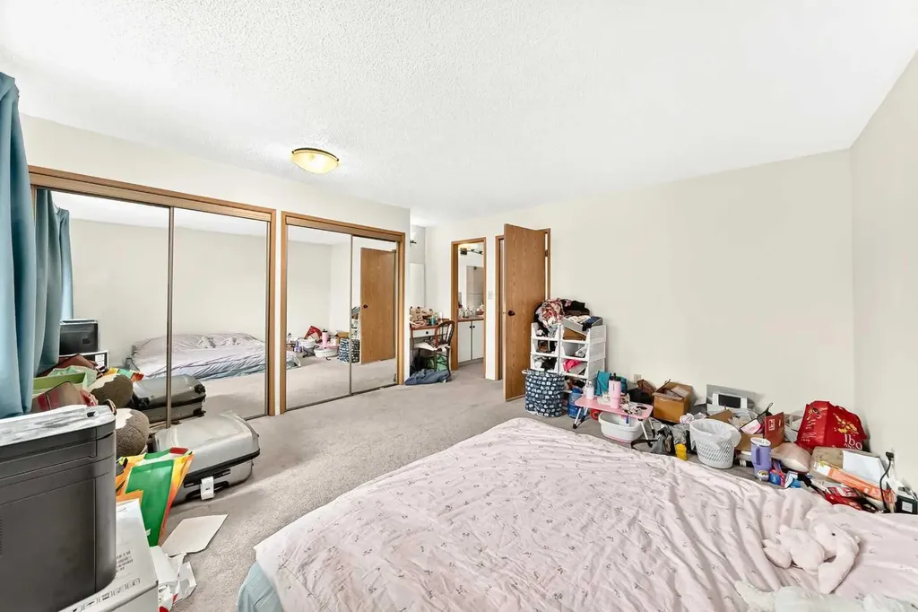 454 20 Avenue NW Calgary AB T2M 1C4