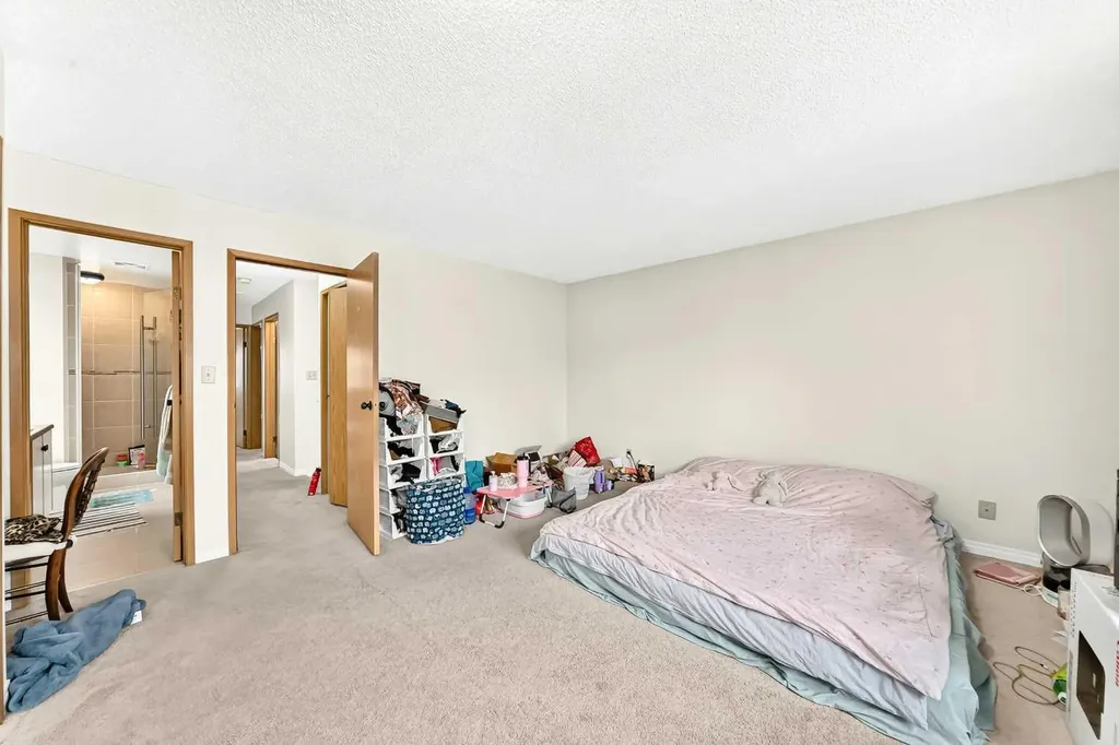 454 20 Avenue NW Calgary AB T2M 1C4