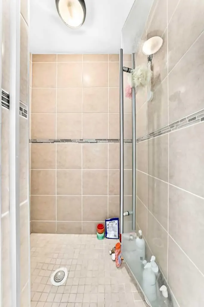 454 20 Avenue NW Calgary AB T2M 1C4