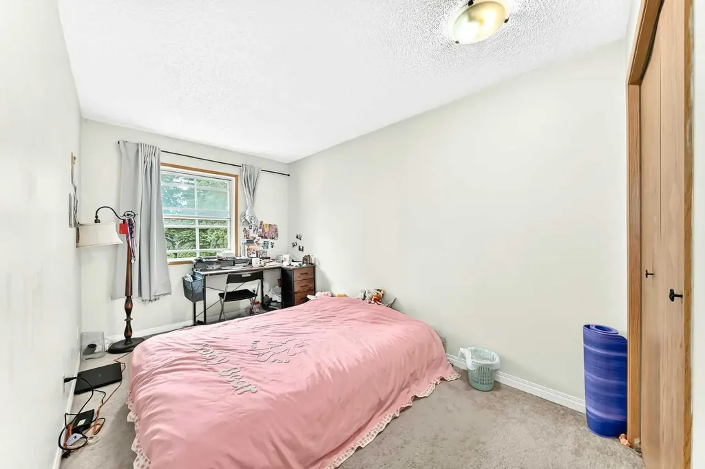 454 20 Avenue NW Calgary AB T2M 1C4