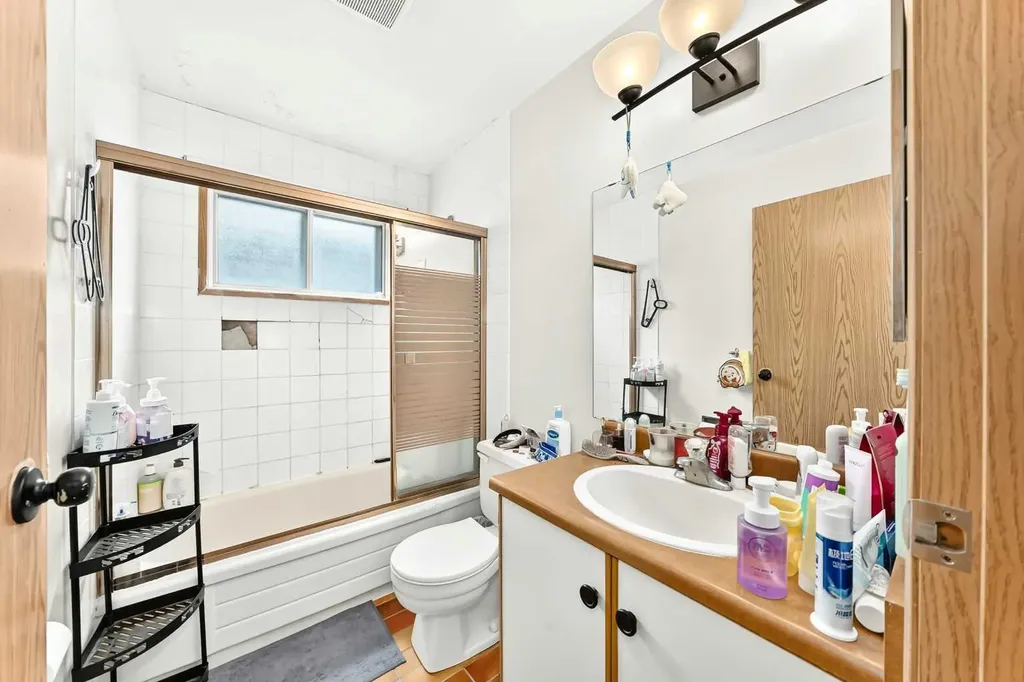 454 20 Avenue NW Calgary AB T2M 1C4