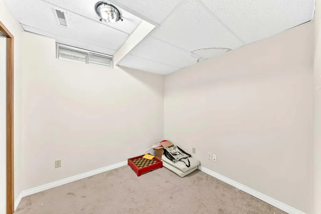 454 20 Avenue NW Calgary AB T2M 1C4