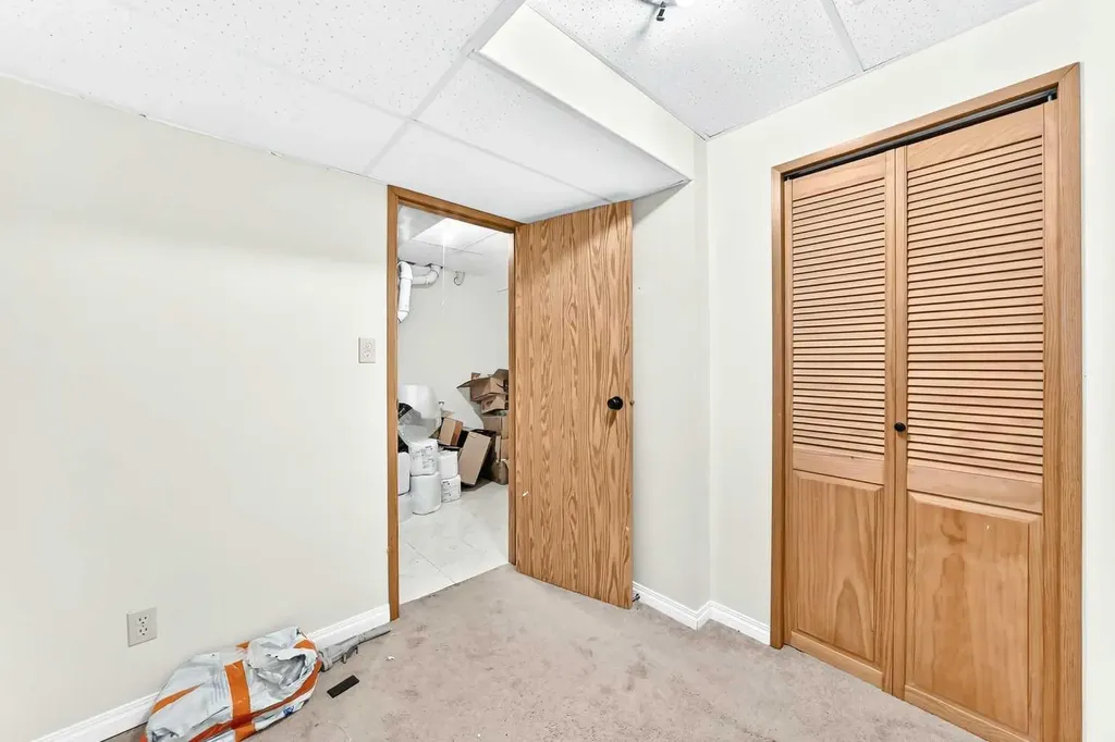 454 20 Avenue NW Calgary AB T2M 1C4