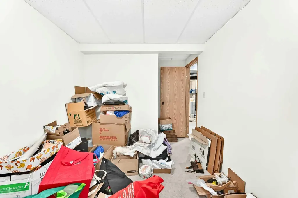 454 20 Avenue NW Calgary AB T2M 1C4