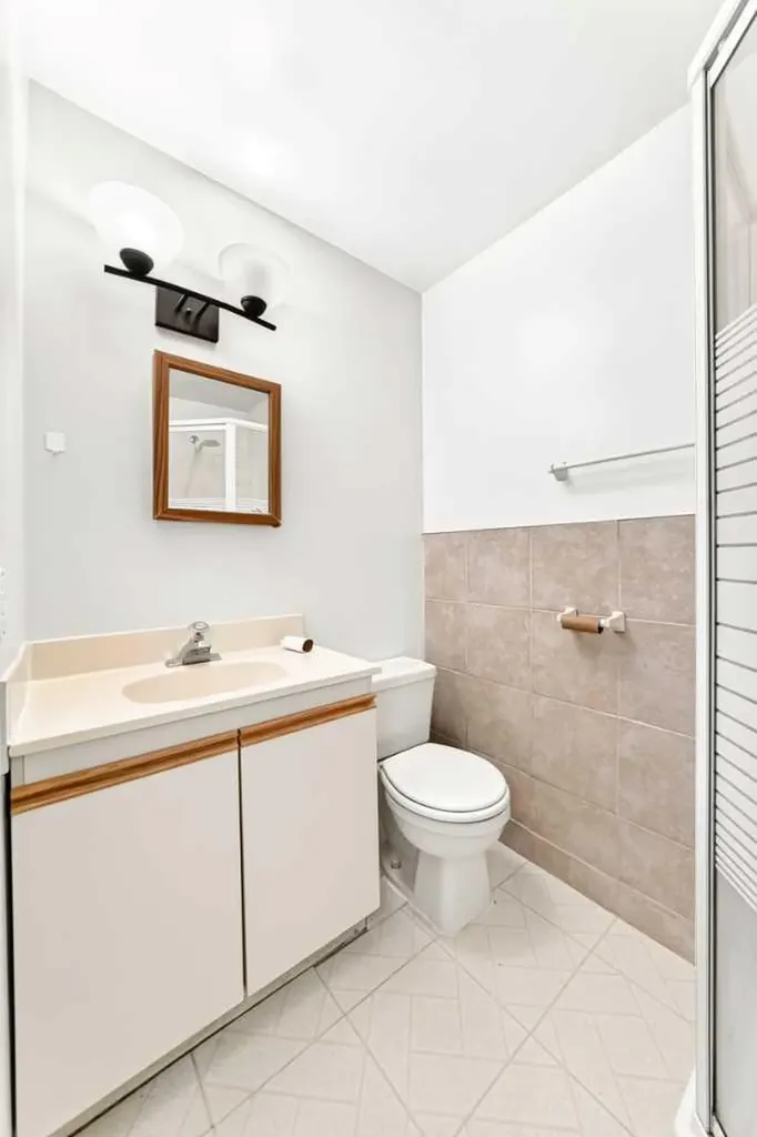 454 20 Avenue NW Calgary AB T2M 1C4