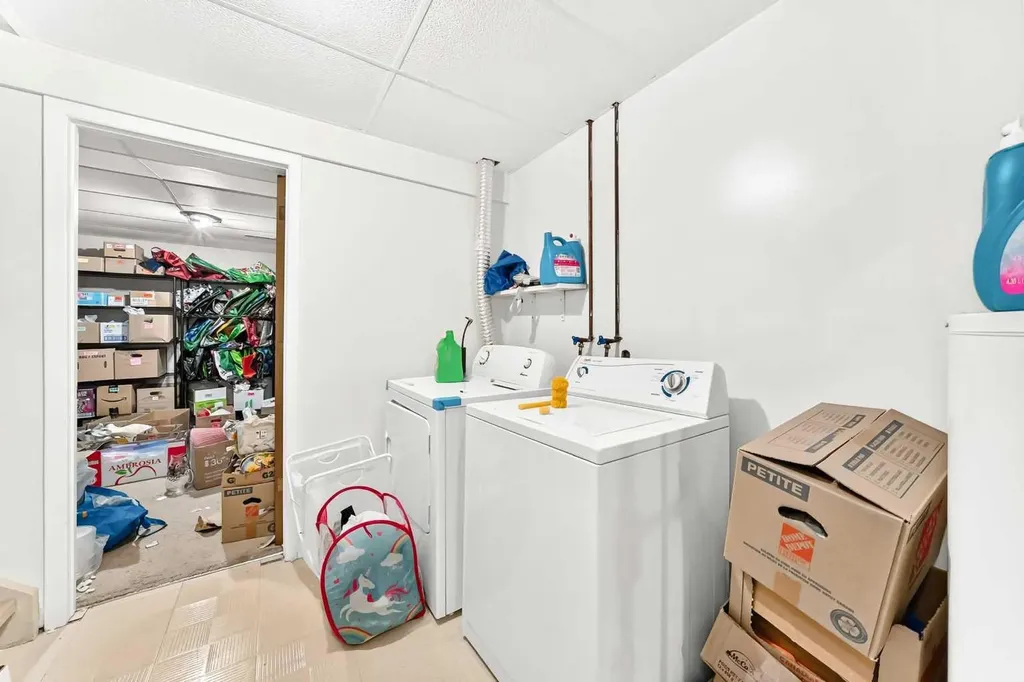 454 20 Avenue NW Calgary AB T2M 1C4