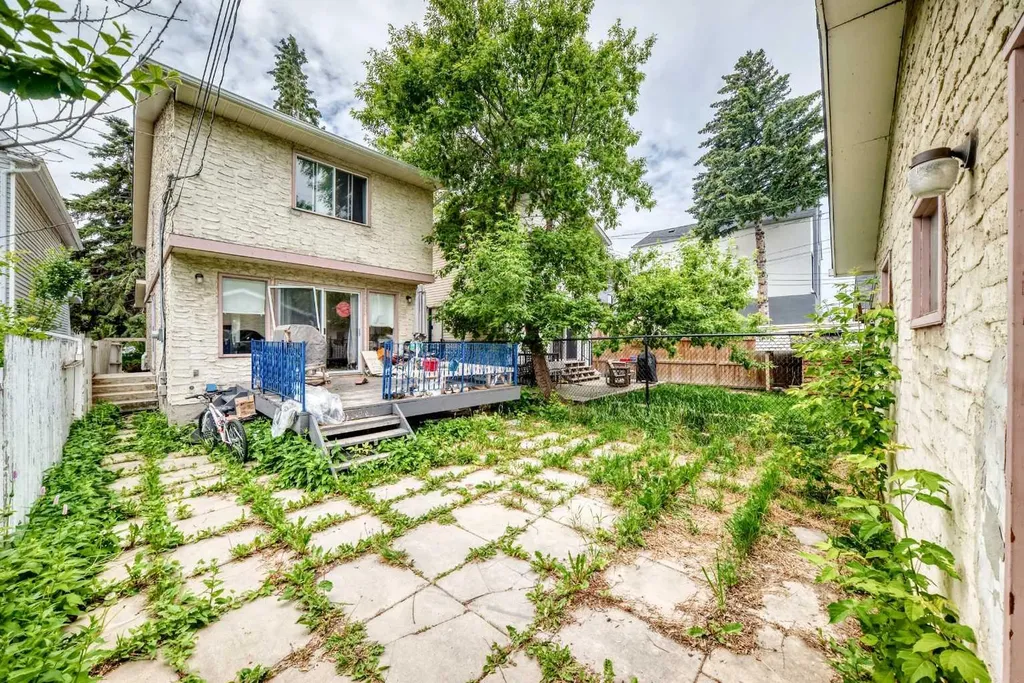 454 20 Avenue NW Calgary AB T2M 1C4