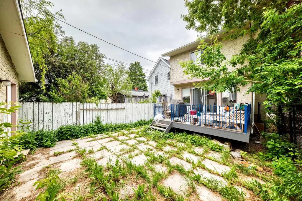 454 20 Avenue NW Calgary AB T2M 1C4