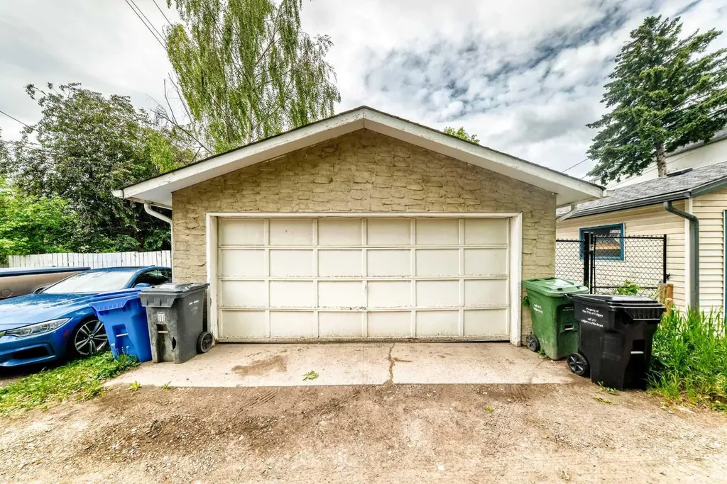 454 20 Avenue NW Calgary AB T2M 1C4