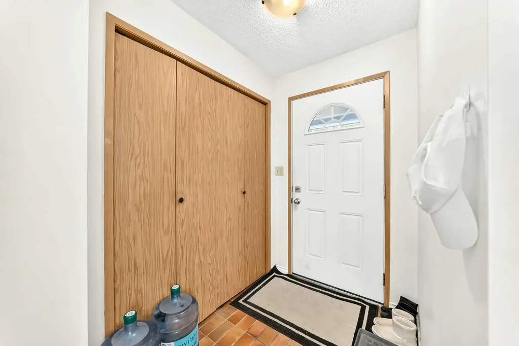 454 20 Avenue NW Calgary AB T2M 1C4