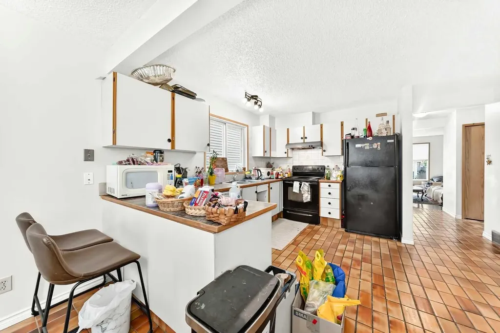 454 20 Avenue NW Calgary AB T2M 1C4