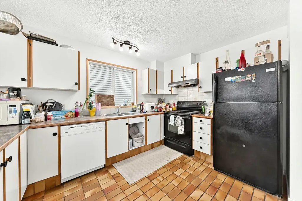 454 20 Avenue NW Calgary AB T2M 1C4