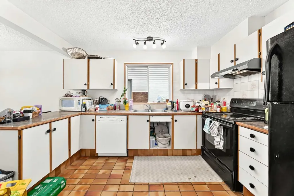 454 20 Avenue NW Calgary AB T2M 1C4