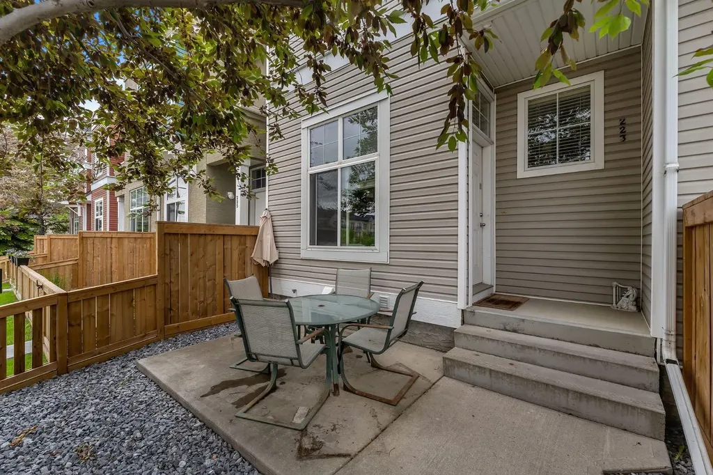 223 Mckenzie Towne Gate SE Calgary AB T2Z 4G3