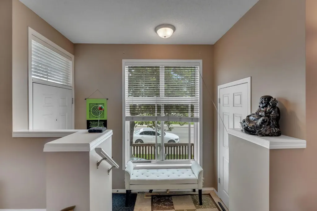 223 Mckenzie Towne Gate SE Calgary AB T2Z 4G3