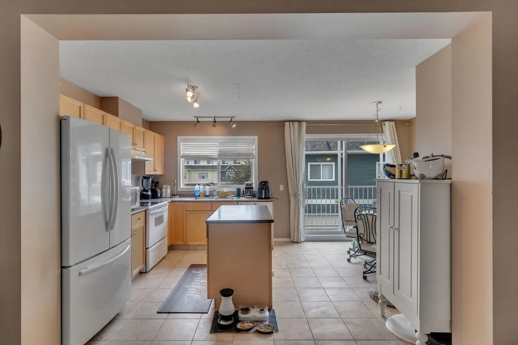 223 Mckenzie Towne Gate SE Calgary AB T2Z 4G3