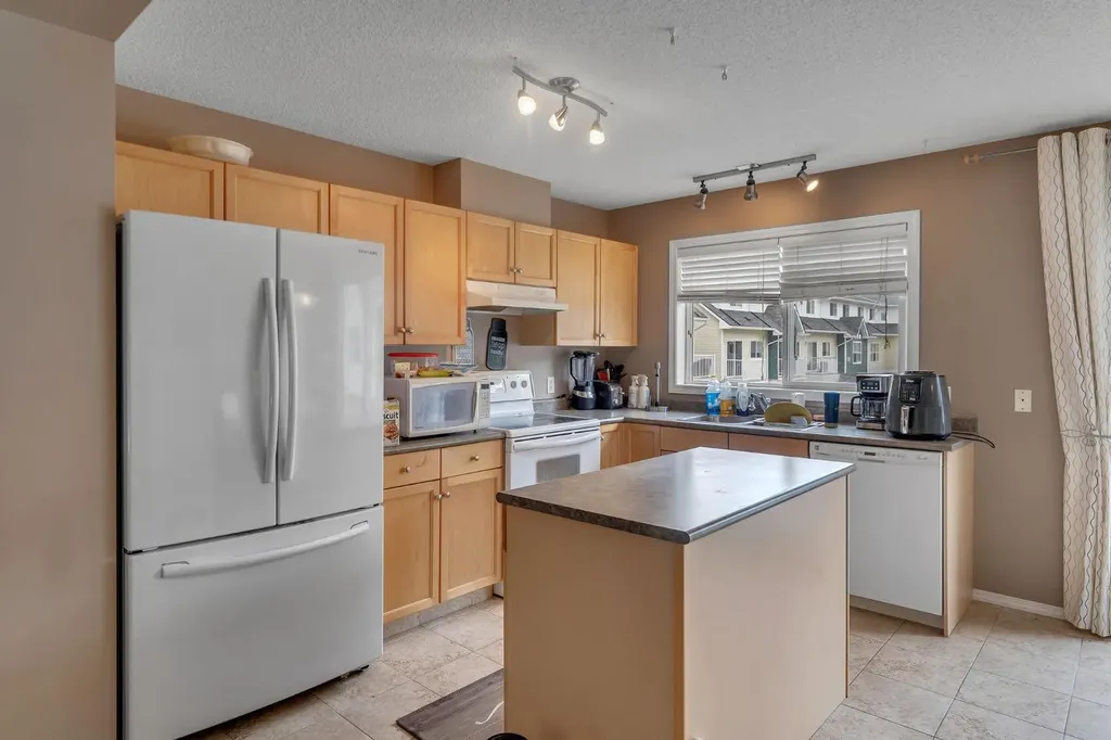 223 Mckenzie Towne Gate SE Calgary AB T2Z 4G3