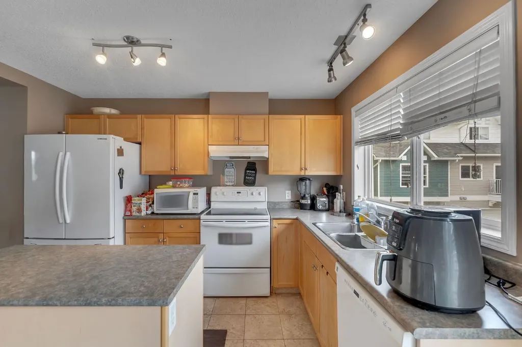 223 Mckenzie Towne Gate SE Calgary AB T2Z 4G3