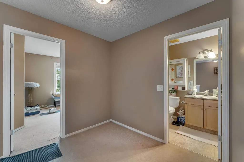 223 Mckenzie Towne Gate SE Calgary AB T2Z 4G3