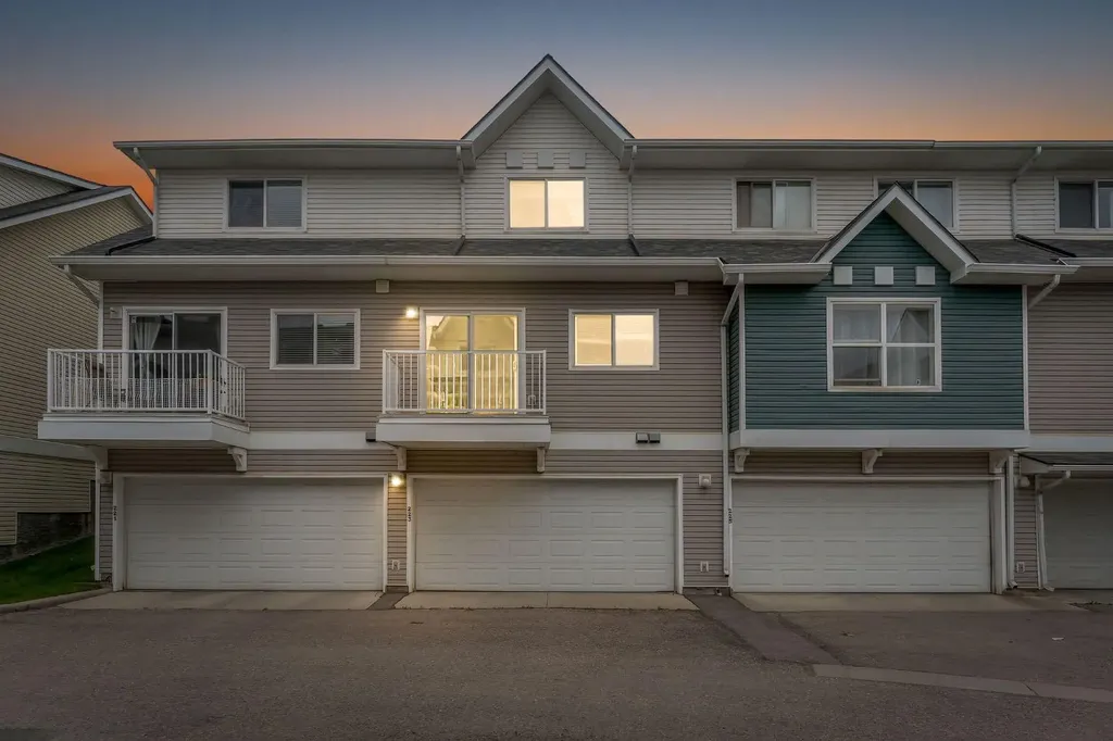 223 Mckenzie Towne Gate SE Calgary AB T2Z 4G3