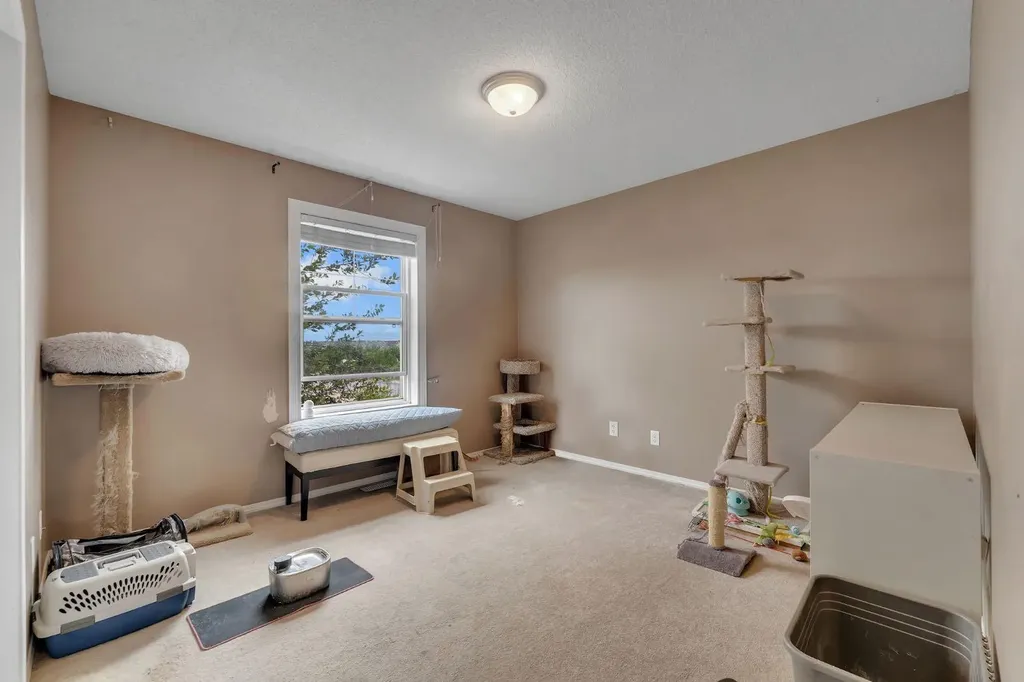 223 Mckenzie Towne Gate SE Calgary AB T2Z 4G3