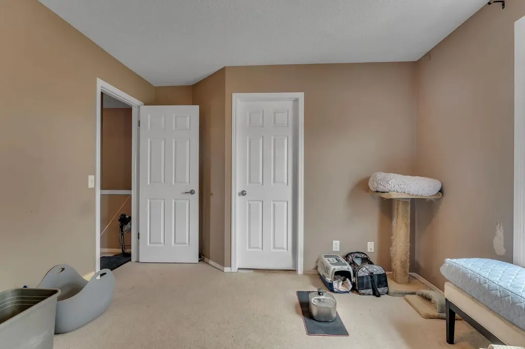 223 Mckenzie Towne Gate SE Calgary AB T2Z 4G3