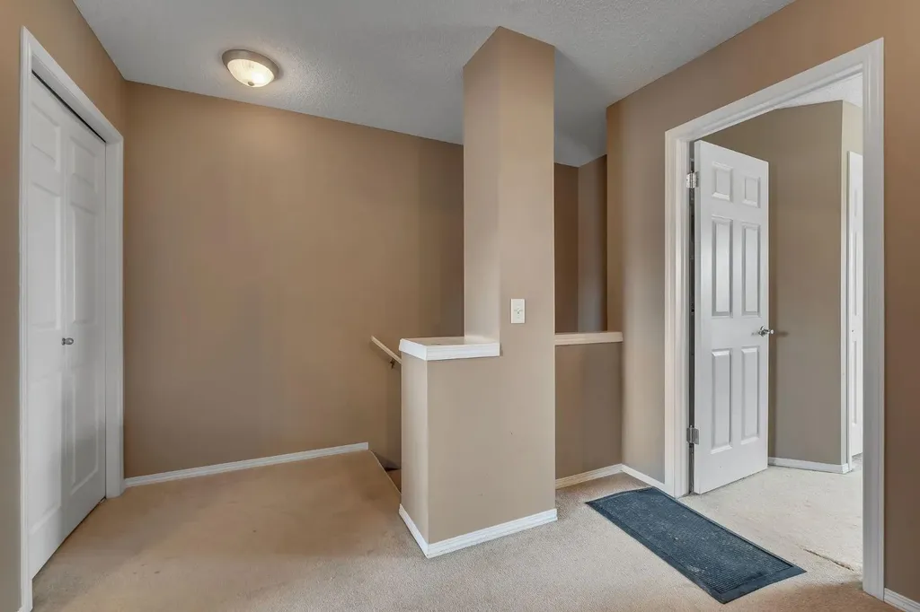 223 Mckenzie Towne Gate SE Calgary AB T2Z 4G3