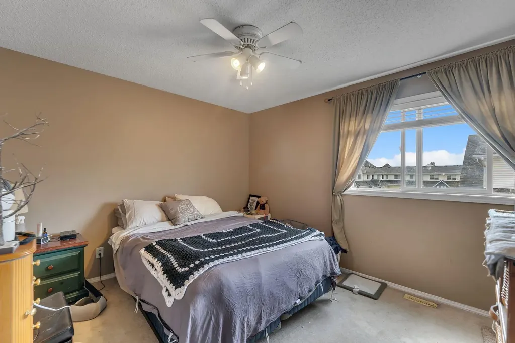 223 Mckenzie Towne Gate SE Calgary AB T2Z 4G3