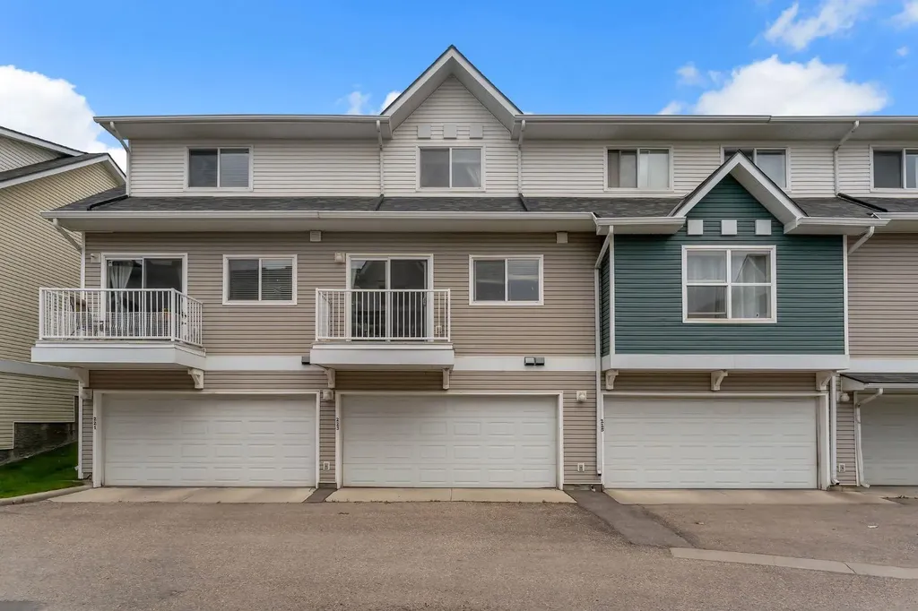 223 Mckenzie Towne Gate SE Calgary AB T2Z 4G3