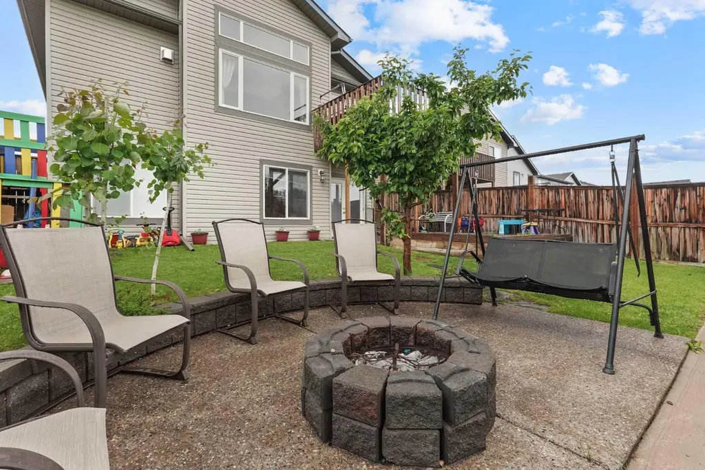 432 Firelight Point W Lethbridge AB T1J5B4