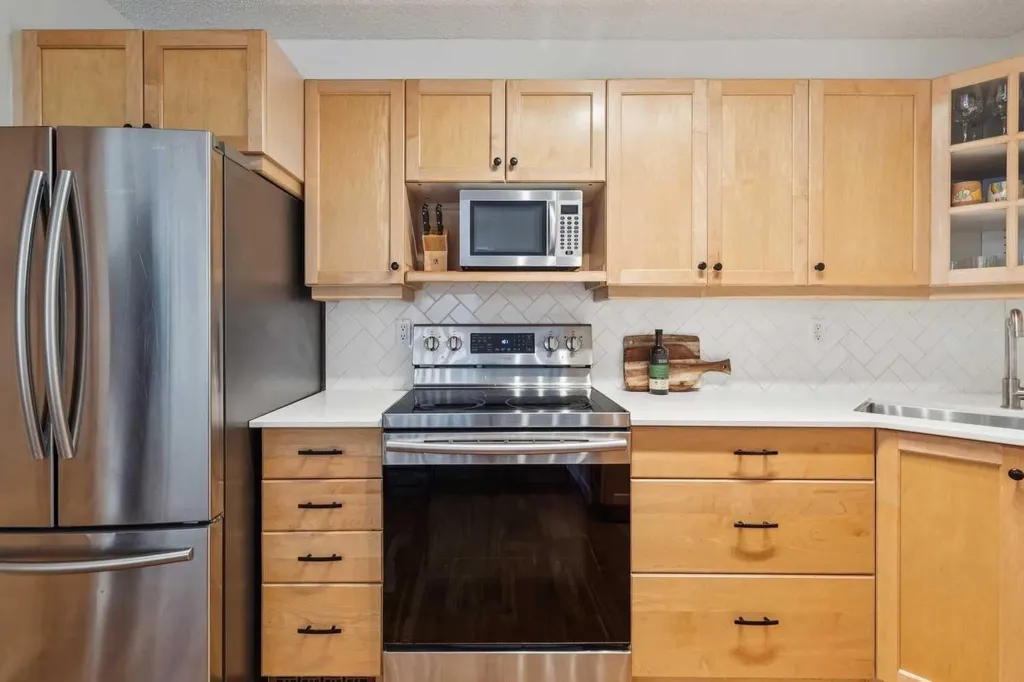 2621C 1 Avenue NW Calgary AB T2N 0C5