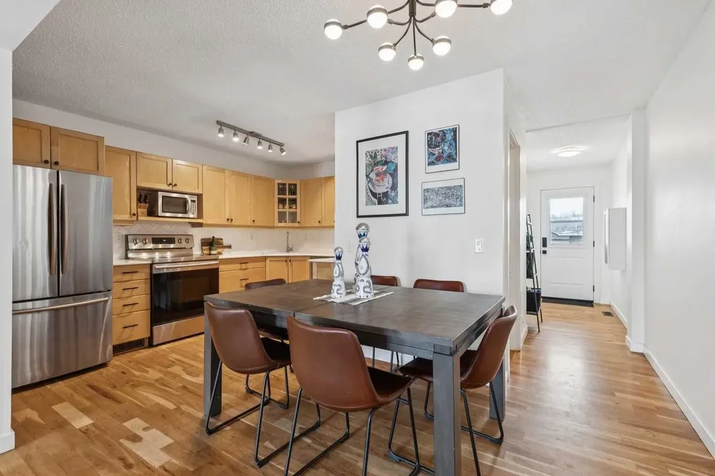 2621C 1 Avenue NW Calgary AB T2N 0C5