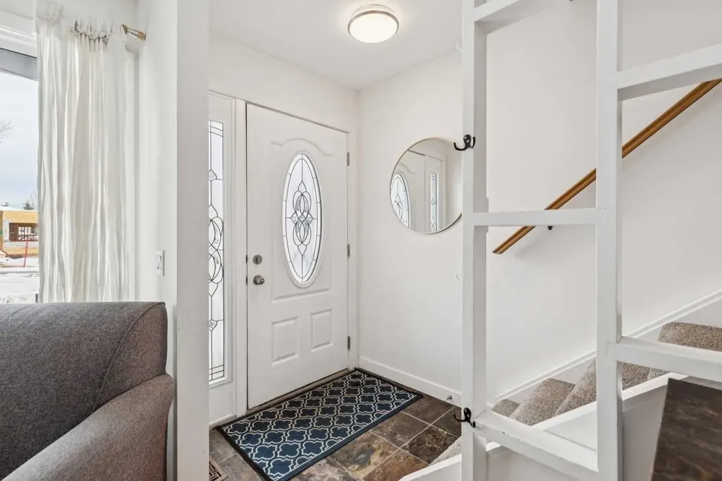 2621C 1 Avenue NW Calgary AB T2N 0C5
