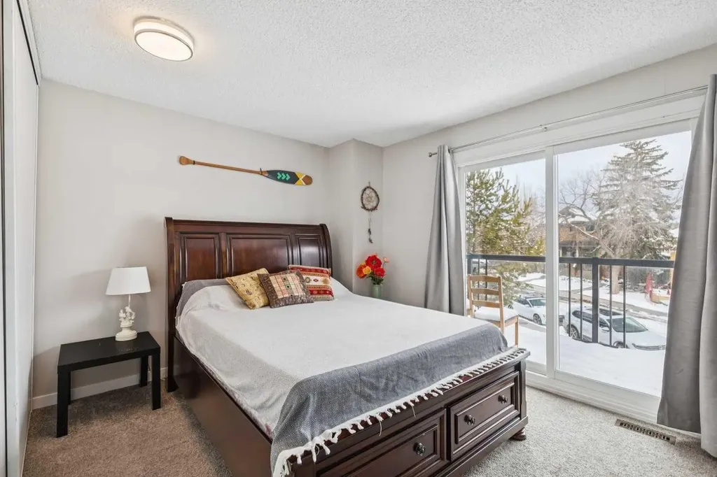 2621C 1 Avenue NW Calgary AB T2N 0C5