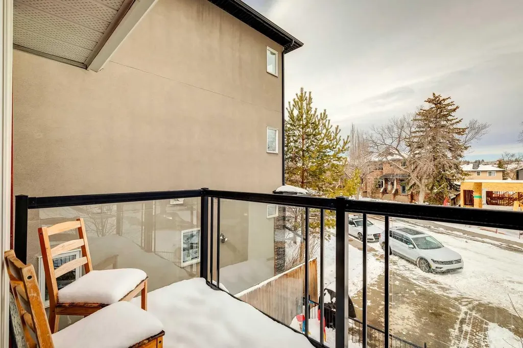 2621C 1 Avenue NW Calgary AB T2N 0C5