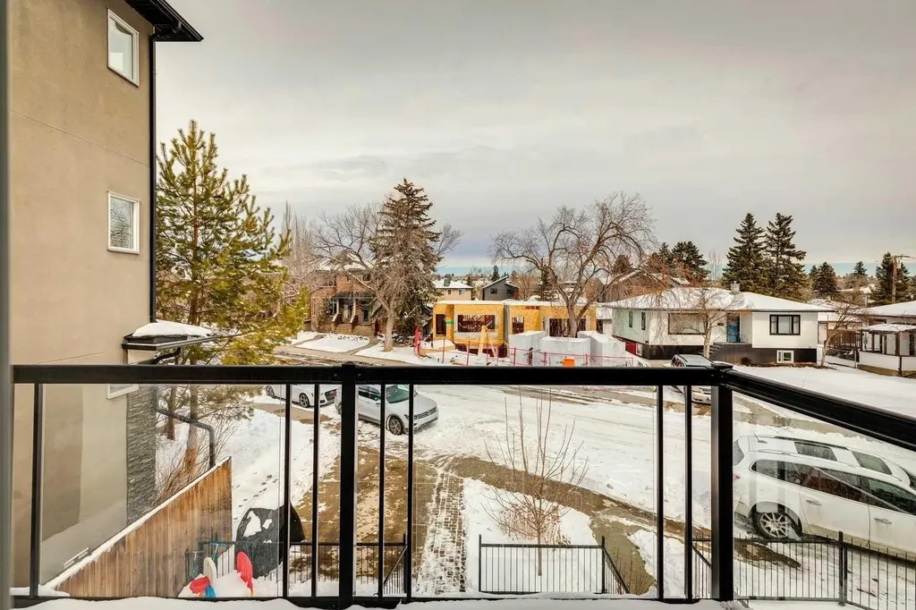 2621C 1 Avenue NW Calgary AB T2N 0C5