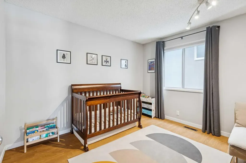 2621C 1 Avenue NW Calgary AB T2N 0C5