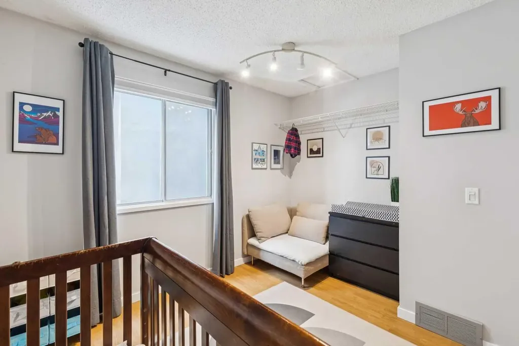 2621C 1 Avenue NW Calgary AB T2N 0C5