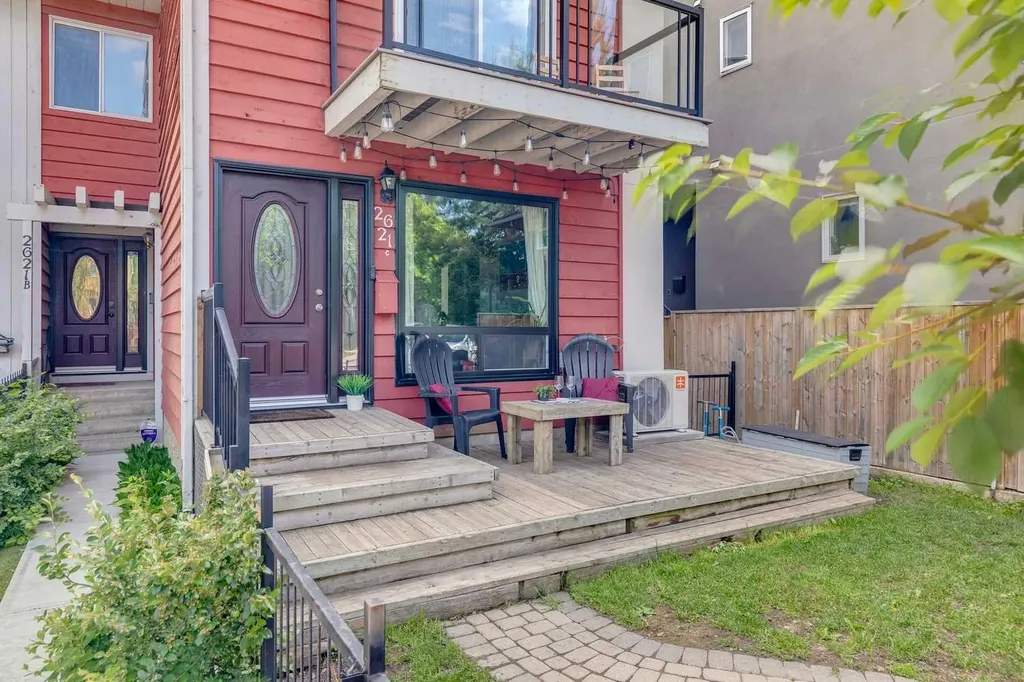 2621C 1 Avenue NW Calgary AB T2N 0C5