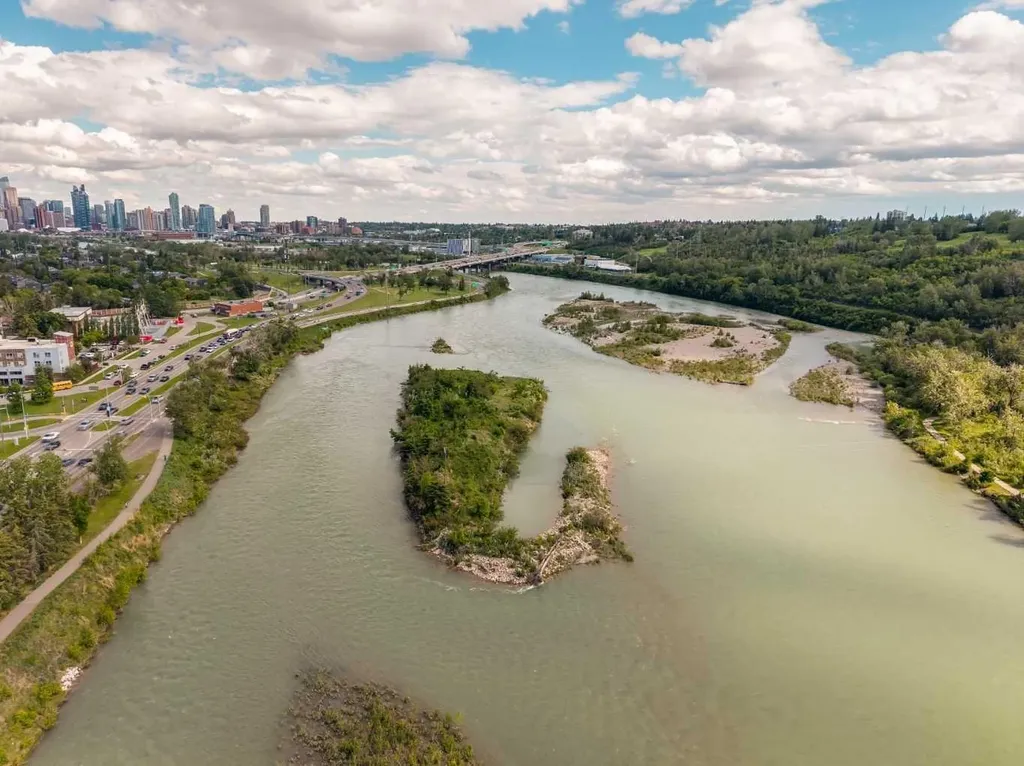 2621C 1 Avenue NW Calgary AB T2N 0C5