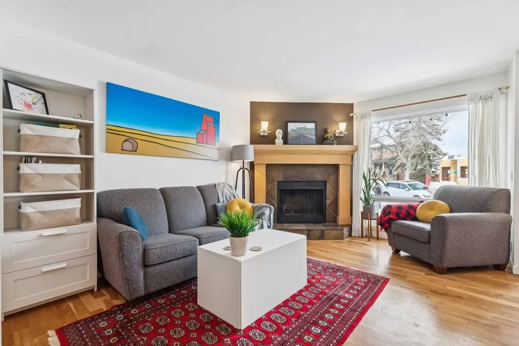 2621C 1 Avenue NW Calgary AB T2N 0C5