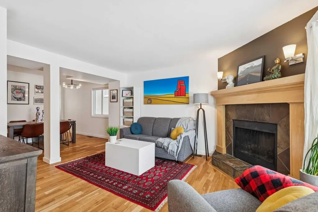 2621C 1 Avenue NW Calgary AB T2N 0C5